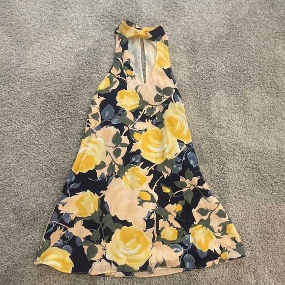 Choker cutout dress - Picture 2 of 4